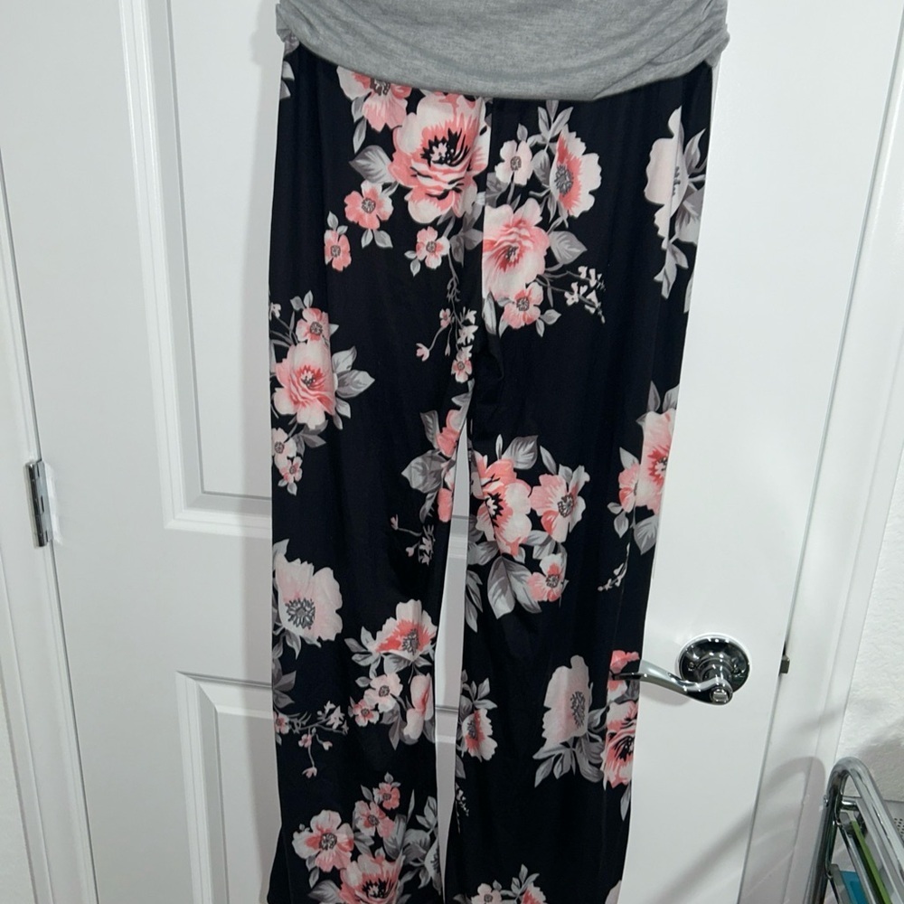 Gracyoga, Black and Pink Floral Wide Leg Yoga Pants Medium - Picture 4 of 5